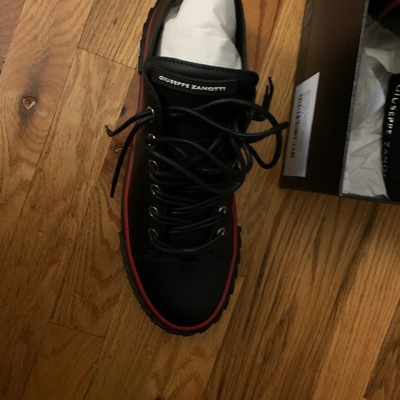 Giuseppe Zanotti Blabber Low-Top Leather Sneakers - Picture 12 of 13